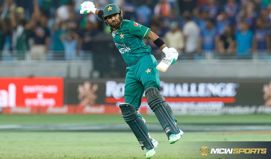 Pakistan’s Iftikhar Ahmed Scores the Six For the Win vs New Zealand
