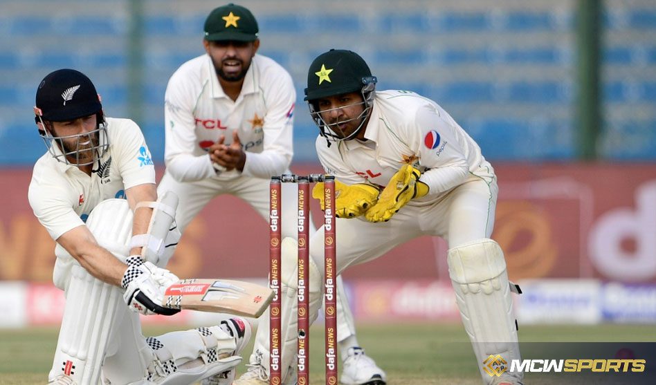 Pakistan's failure to reach New Zealand's 319-run goal is a catastrophe
