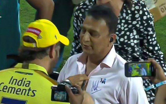 IPL 2023: Sunil Gavaskar rushes towards CSK's lap of honour to get MS ...