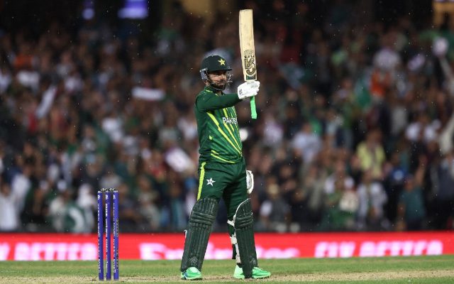 Why are Shadab Khan and Mahedi Hasan not playing in ICC World Cup 2023, match 31 between Pakistan and Bangladesh?