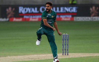 অস্ট্রেলিয়ার বিরুদ্ধে টেস্ট সফর থেকে নাম তুলে নিলেন হারিস রওফ