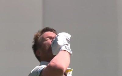 পাকিস্তানের বিরুদ্ধে সেঞ্চুরী ইনিংস খেলে ব্রায়ান লারার রেকর্ড ভাঙলেন ডেভিড ওয়ার্নার