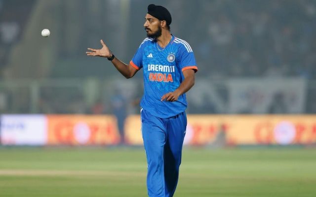 IND vs AUS 2023: बेंगलुरु में आखिरी ओवर में दस रनों का बचाव करने के बाद “अपराधी” वाले बयान दे रहे हैं अर्शदीप सिंह!