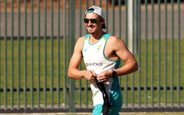 নাইট জার্সিতে ইডেনের দর্শকদের সামনে নামার অপেক্ষায় মিচেল স্টার্ক