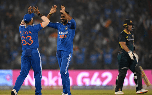 “আমি সবসময় অক্ষরকে চাপের মধ্যে রাখতে পছন্দ করি এবং তিনি যেভাবে বোলিং করেছিলেন তা অবিশ্বাস্য ছিল” – সূর্যকুমার যাদব