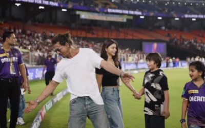 Video: Kkr की जीत के बाद अहमदाबाद में शाहरुख खान ने लूटी महफिल, सिग्नेचर पोज देकर बनाया फैंस का दिन