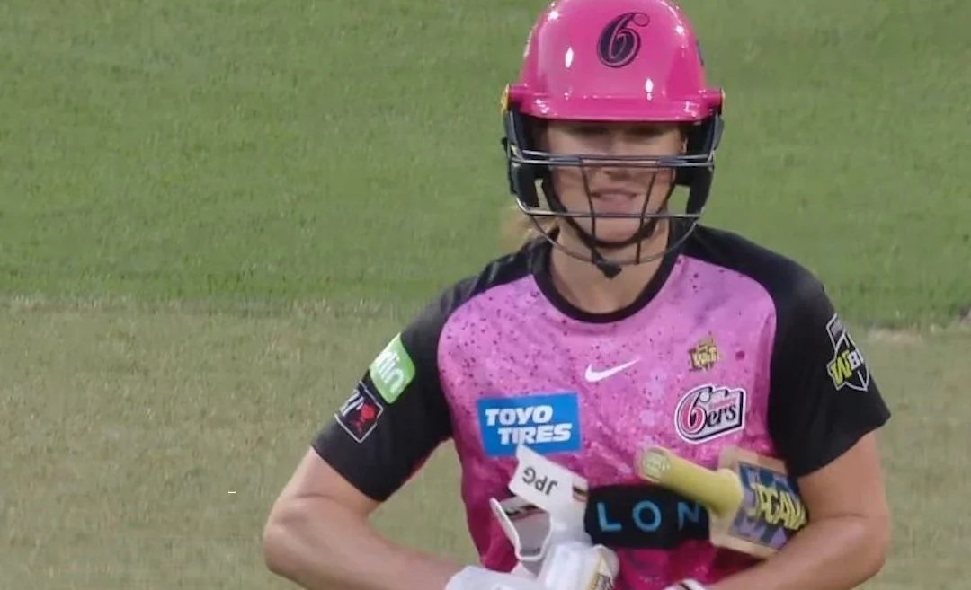 WBBL|10: Ellyse Perry shines in Sydney Sixers thrilling win over Melbourne Renegades