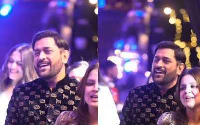 वायरल वीडियो! जब एक दम मगन होकर धोनी ने गाया वाइफ संग सुपरहिट गाना