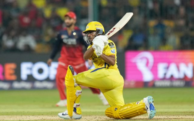 Csk के 17 साल के बल्लेबाज ने मचाया तहलका, इंग्लैंड में ठोक दी धमाकेदार सेंचुरी