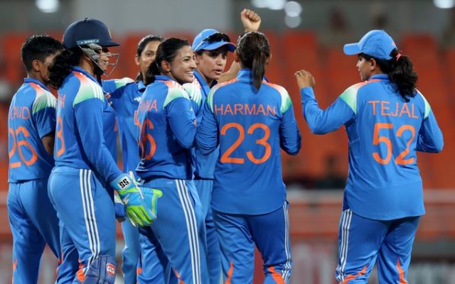 भारतीय महिला टीम ने ऑस्ट्रेलिया को दूसरे वनडे में 102 रनों से हराया, सीरीज में की 1-1 से बराबरी
