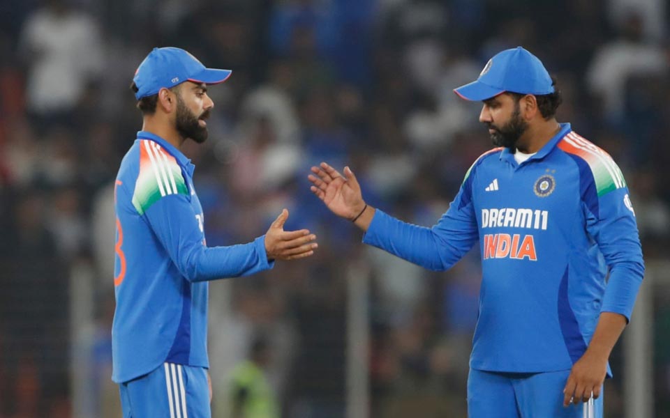 Rohit Sharma OR Virat Kohli: Who plays Mitchell Starc better?