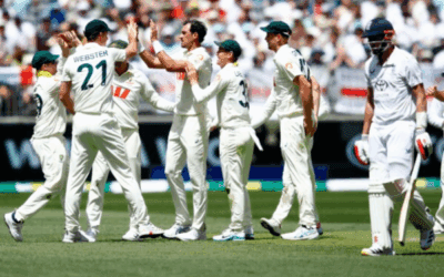 एशेज में मिचेल स्टार्क का कमाल, 12 साल बाद किसी गेंदबाज ने लिए हासिल किए 10 विकेट