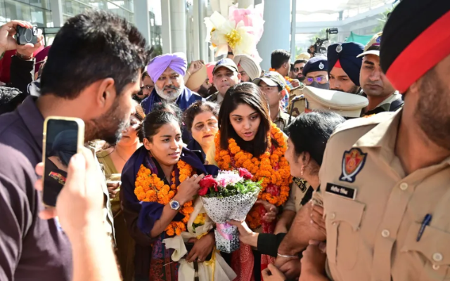 Women’s World Cup 2025: महिला विश्व कप स्टार्स अमनजोत कौर और हरलीन देओल का मोहाली में हुआ भव्य स्वागत