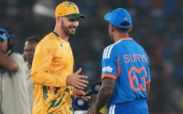IND vs SA 2025, 2nd T20I: भारत ने टॉस जीतकर पहले गेंदबाजी करने का फैसला किया, भारतीय टीम में कोई बदलाव नहीं