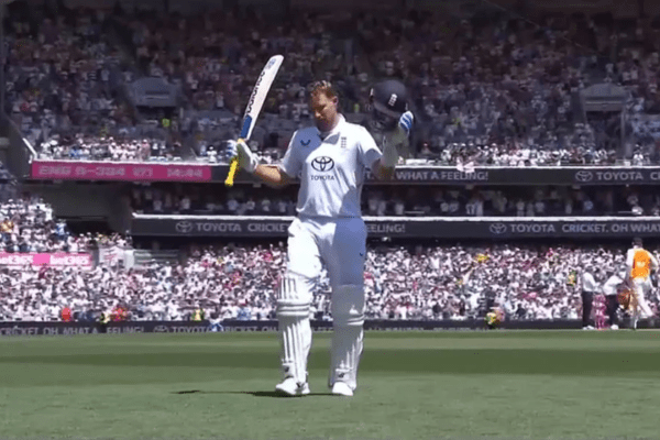 Ashes 2025-26: जो रूट ने रचा इतिहास, 41वें टेस्ट शतक के साथ की रिकी पोंटिंग की बराबरी