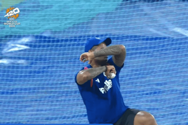 T20 वर्ल्ड कप में पाकिस्तान मुकाबले से पहले सूर्यकुमार ने की उस्मान तारीक की नकल, वायरल हुई वीडियो