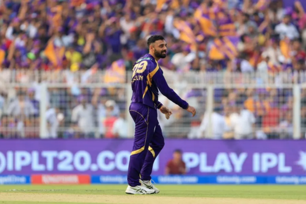 सूर्यवंशी का शिकर करते ही वरुण चक्रवर्ती ने रच दिया इतिहास, अब तक सिर्फ दो भारतीय ही कर पाए हैं ऐसा