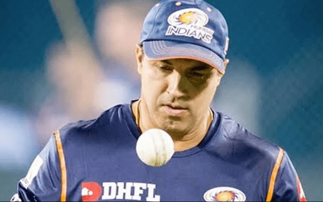 Ipl 2026: मुंबई इंडियंस के खराब प्रदर्शन के बीच, इस दिग्गज ने 16 साल बाद छोड़ा टीम का साथ