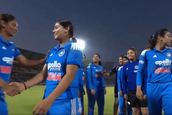 IND W vs ZIM W: हरमनप्रीत कौर और स्मृति मंधाना का ‘नो हैंडशेक’ वीडियो हुआ वायरल, देखें यहां