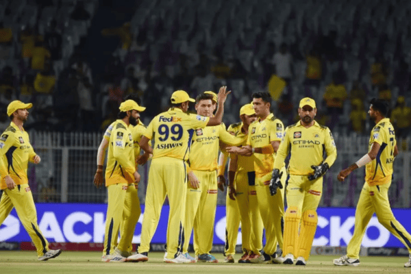 मैदान के बाहर Csk ने जीता दिल, चेन्नई पुलिस को Csr के तहत सौंपी 63 मोटरसाइकिलें